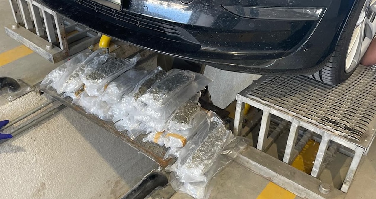 istanbulda bir aractan 37 kilo uyusturucu cikti MSls93EW