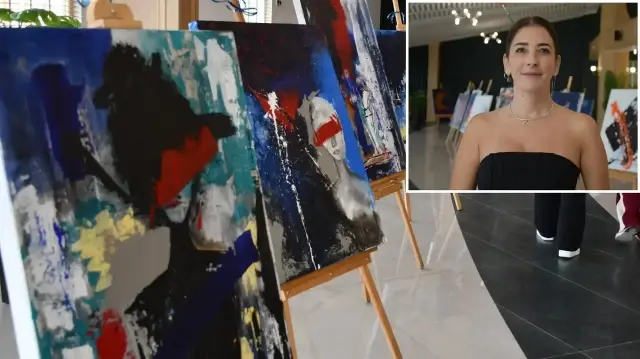 sergisini gazzeye ithaf eden ressamdan kuresel sumud filosuna mavi kurdeleli destek WEJI5NUc