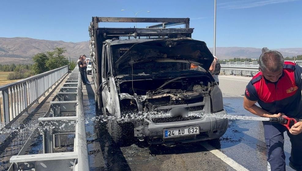 seyir halindeki kamyonda yangin SgWUNNh8