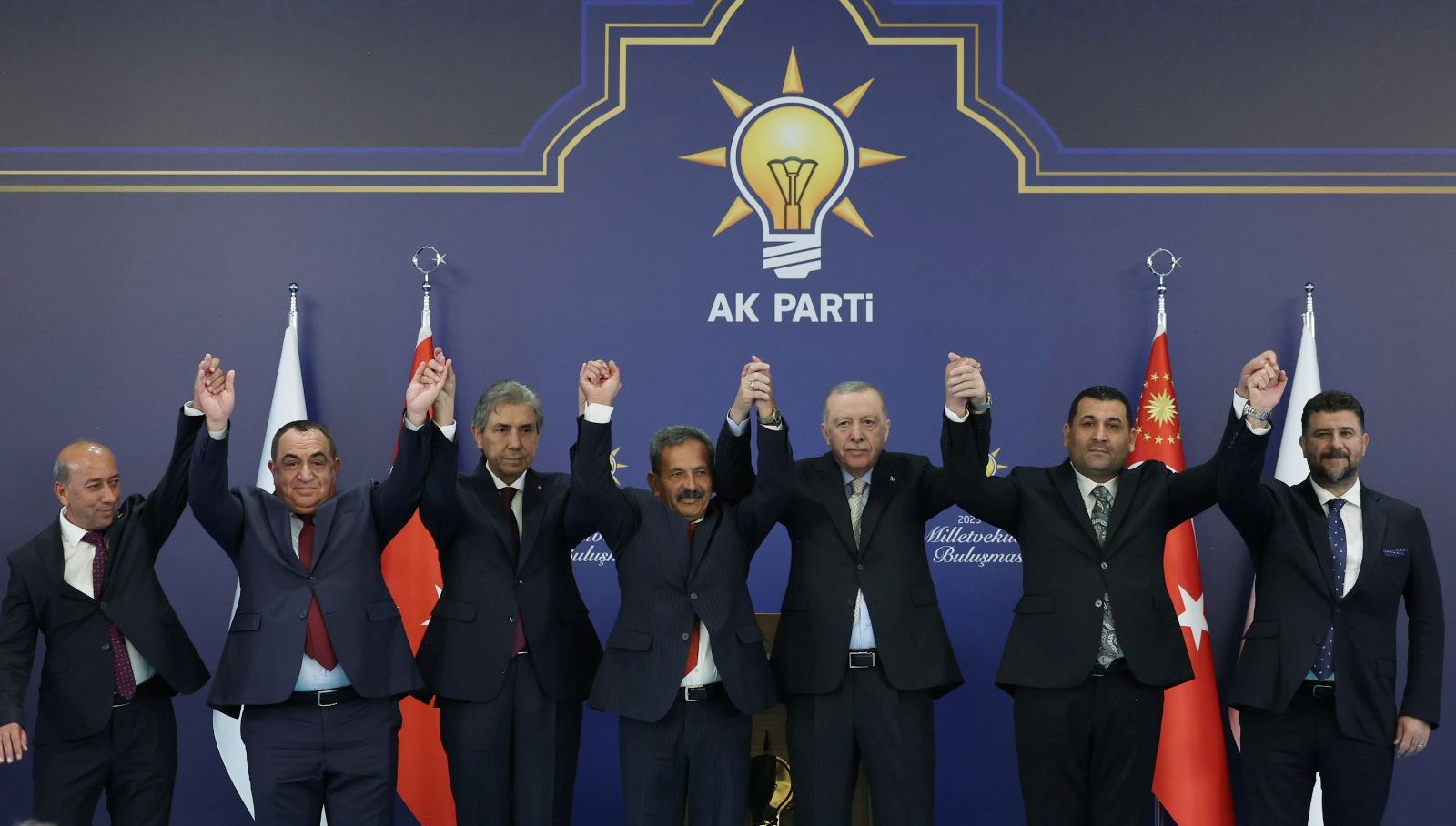 7 belediye baskani ak partiyekatildi iW1bpqud