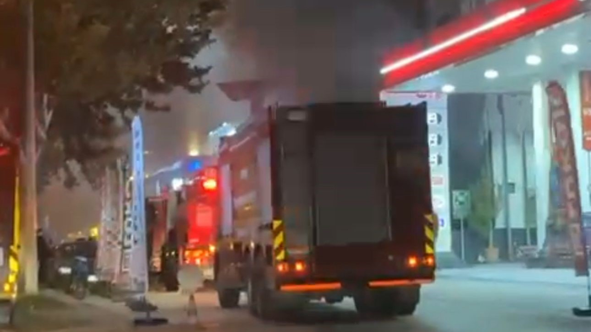 bursada sanayi sitesinde yangin benzin istasyonuna sicramadan sonduruldu 8UkVMNt2.jpg